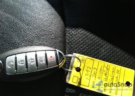 2013 Nissan Pathfinder Platinum z USA, uszkodzony, nr VIN 5N1AR2MM9DC668091